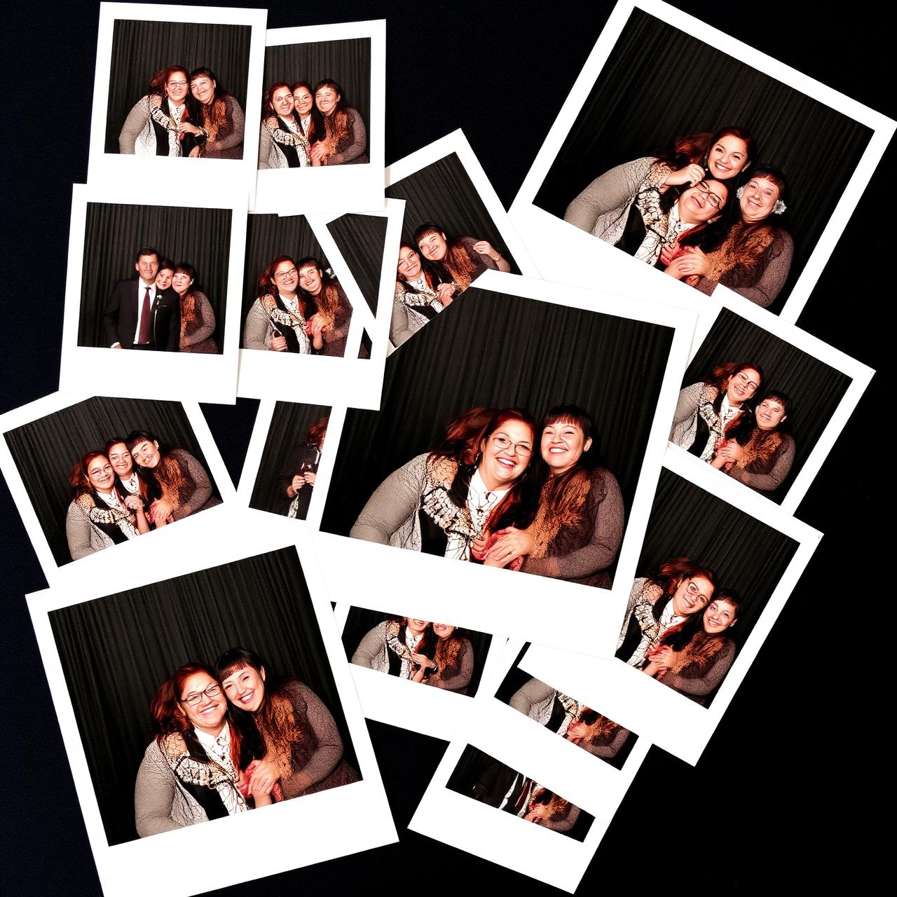Photos polaroid d'invités dans un photobooth de mariage